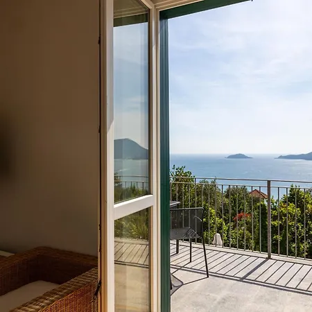 Zanelli Apartament Lerici